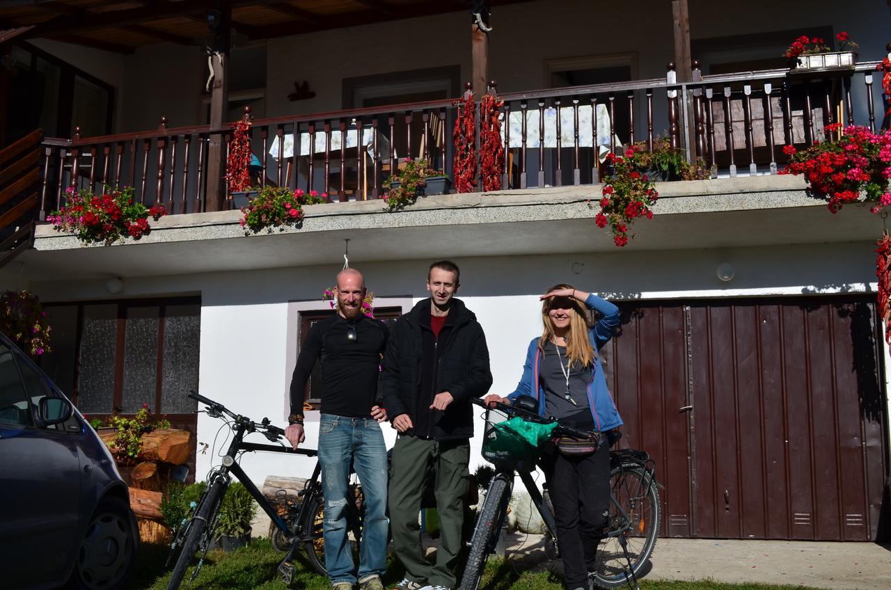 Kitka Hostel - Guest House Vratnica Exteriör bild