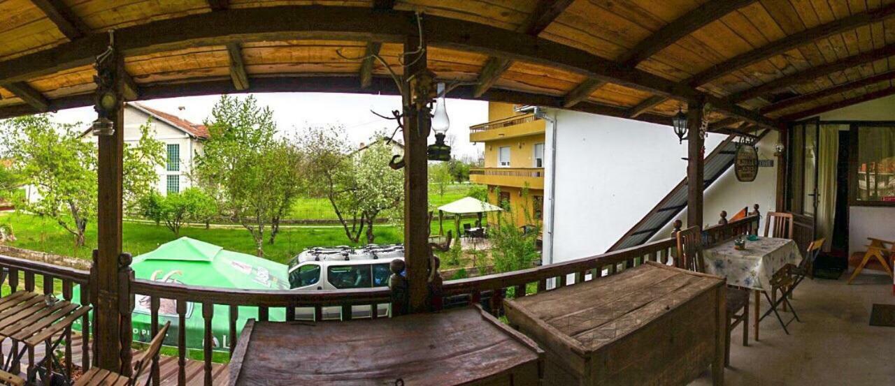 Kitka Hostel - Guest House Vratnica Exteriör bild